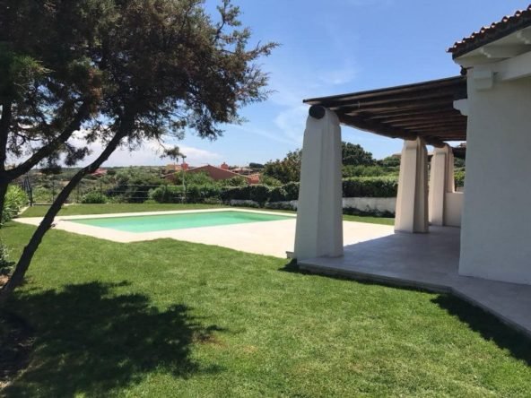 Villa panoramica con piscina e vista mare in vendita a Stintino