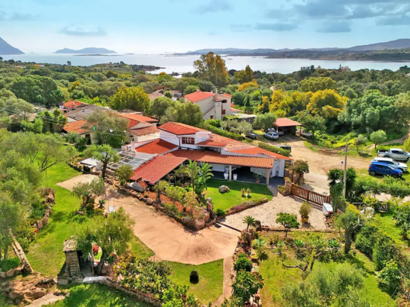 Villa indipendente a 350 metri dal mare in vendita a Porto Istana (Olbia)
