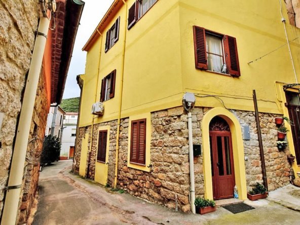 Berchidda – Bilocale Ristrutturato con Ingresso Indipendente nel Centro Storico in vendita