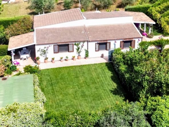 Villa indipendente a pochi minuti da Alghero – Due unità abitative con giardino e ampi spazi esterni