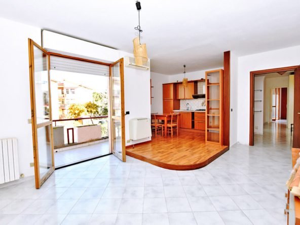 Appartamento luminoso con garage in vendita a Sassari