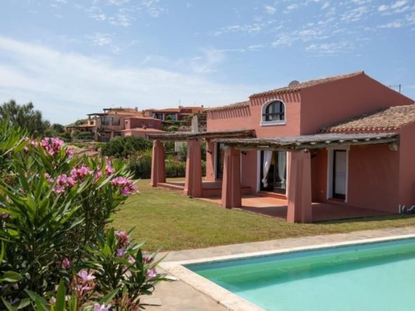 Villa indipendente con piscina e vista mare a Stintino