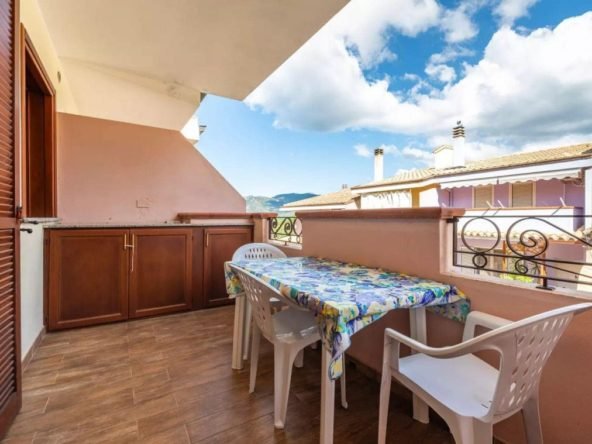 Appartamento Trilocale in Vendita a Villasimius – Ampia Terrazza, Vicino al Mare e al Centro