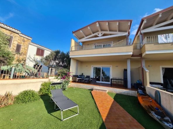 Villino fronte mare in vendita a La Ciaccia (Castelsardo) – 90 mq con giardino a 30 m dalla spiaggia